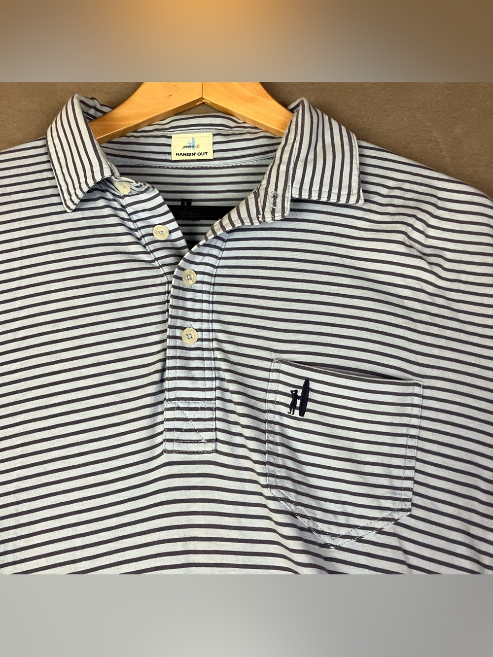 Johnnie O Men’s Size L Hangin Out Striped Polo Shirt Pocket Short Sleeve Blue. I